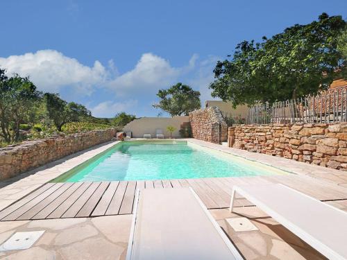 Villeseque-des-Corbieres Apartment | Blissful Stay in Mandourelle