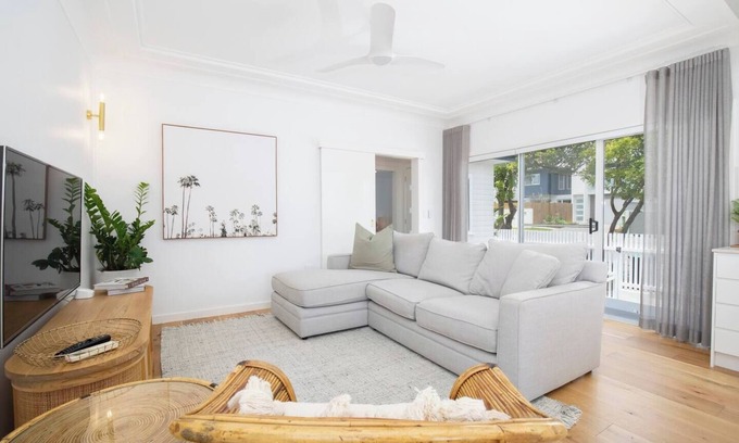 Merewether House | Blissful Merewether Beach Cottage A Coastal Gem