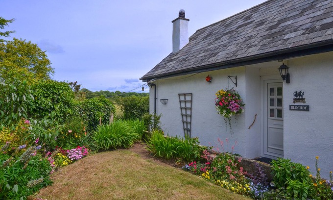 Llanfairpwllgwyngyll House | Blochdy - Three Bedroom House, Sleeps 5