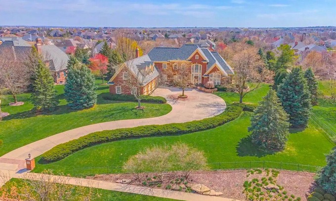 Bloomington House | Bloomington Estate