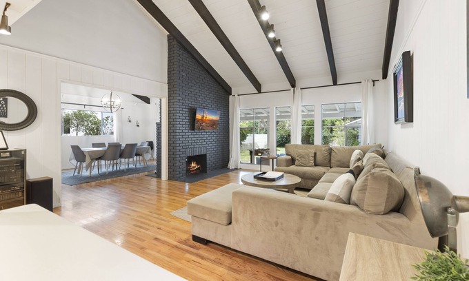 Valley Glen House | Blue Door Oasis 5 min from Universal and Hollywood