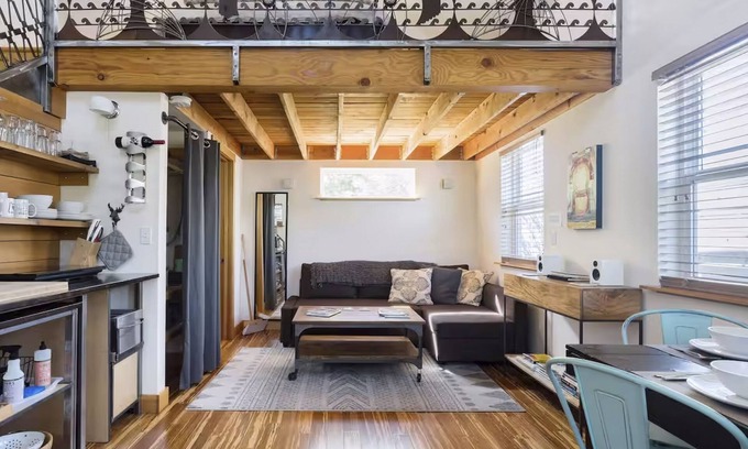 Mississippi District House | Blue Door Tiny Home in Mississippi District, near downtown & Convention Center
