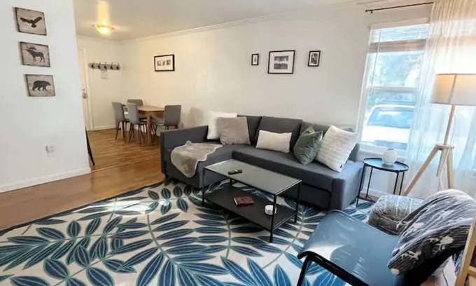Hillendale House | "Blue Fern” in Historic Oregon City w/BBQ grill
