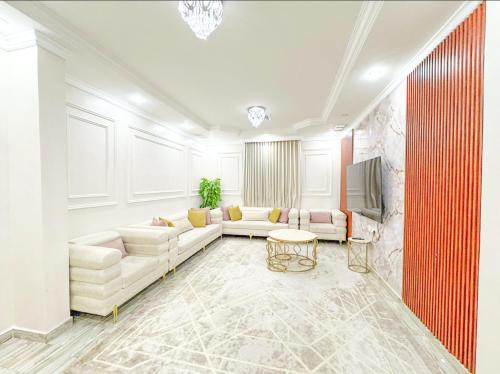 Al Jahra Apartment | Blue Flower