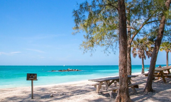 Bahama Village House | *BLUE HERON'S COVE @ THE ANNEX* Luxury Villa by Duval + LAST KEY SERVICES.