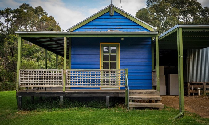 Mount Cole Cabin | Blue House at Mountainside Wines