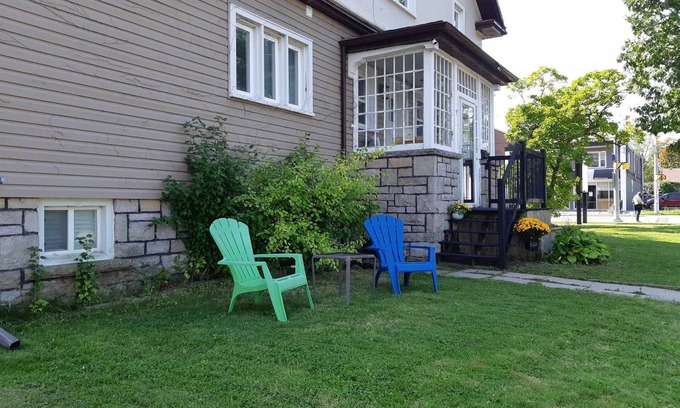 Vineland Station Cottage | Blue Lily Cottage