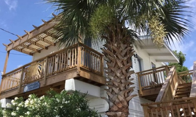 Historic Downtown Apalachicola House | Blue Moon Carriage House Loft in historic Apalachicola FL downtown district