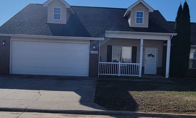 St. Robert House | Blue Sage Inn-Pet Friendly home in Saint Robert, MO. Close to Fort Leonard Wood.
