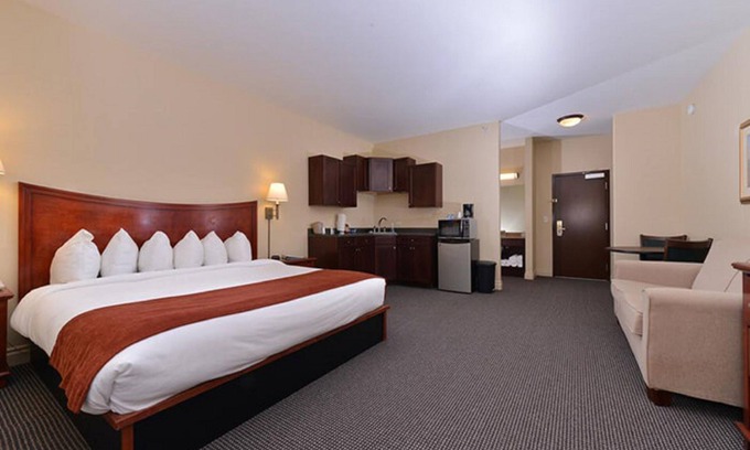 Meeker Hotel | Blue Spruce Inn