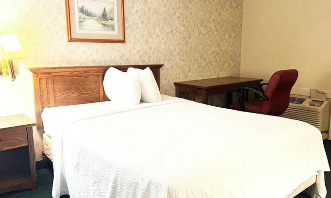 La Crosse Hotel | Blue Way Inn and Suites Lacrosse - 1 King Bed Non Smoking