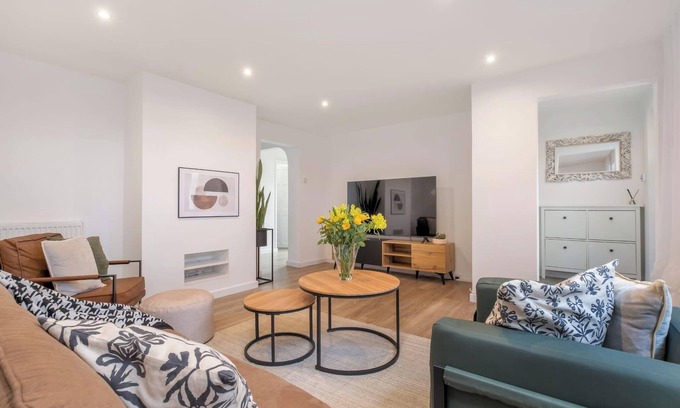 Peterborough House | Bluebell House Retreat in Peterborough