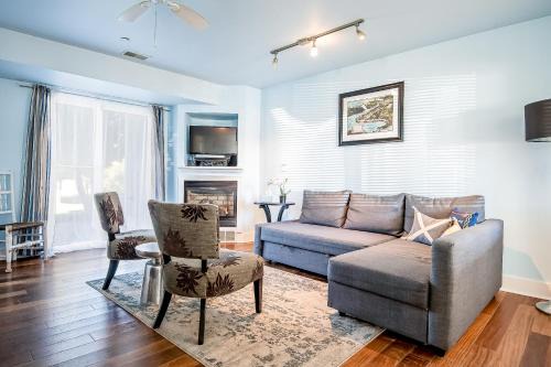 Douglas Apartment | Bluebird Condo