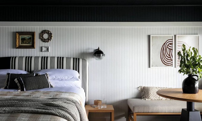 Ocean Point House | Bluebird Ocean Point Inn | Oceanfront Deluxe King w/Porch | Private Beach
