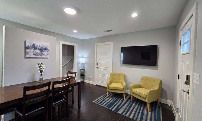 Denison House | Bluebonnet Cottage Duplex in Downtown Denison-Perfect Blend of Charm & Comfort