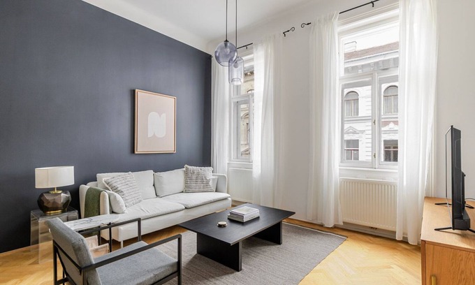 Alsergrund Apartment | Blueground | Alsergrund, nr Belvedere & Opera