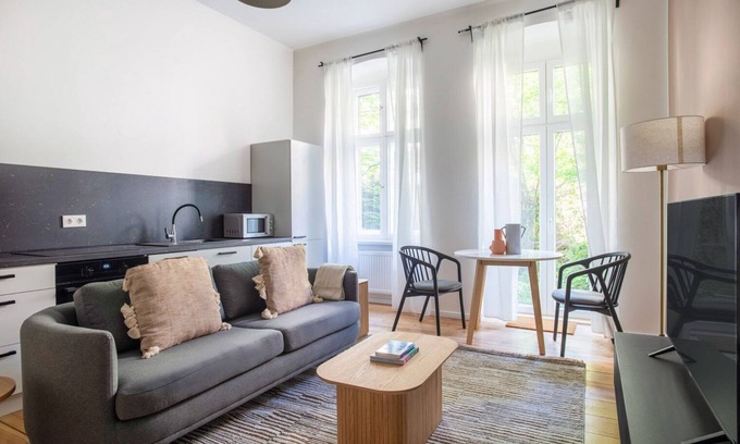 Alt-Treptow Apartment | Blueground | Alt-Treptow, balcony, nr Spreeufer