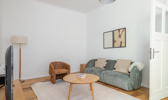 Alt-Treptow Apartment | Blueground | Alt-Treptow, view, nr Treptower Park
