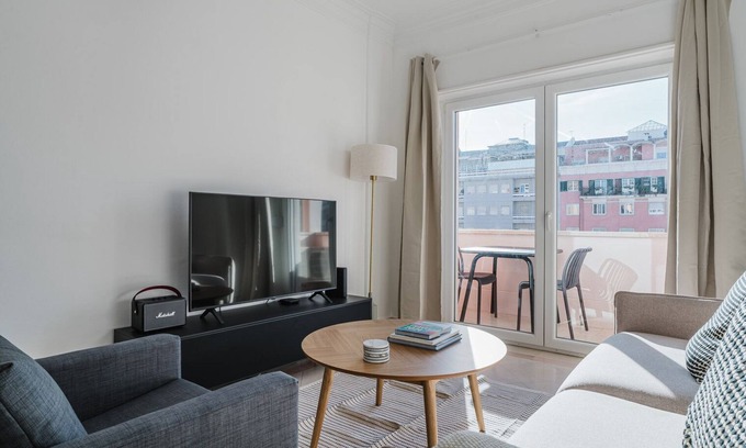 Avenida de Roma Apartment | Blueground | Alvalade, AC & balcony, nr museum