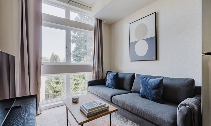South Berkeley Apartment | Blueground | Berkeley, AC, w/d, nr UC Berkeley