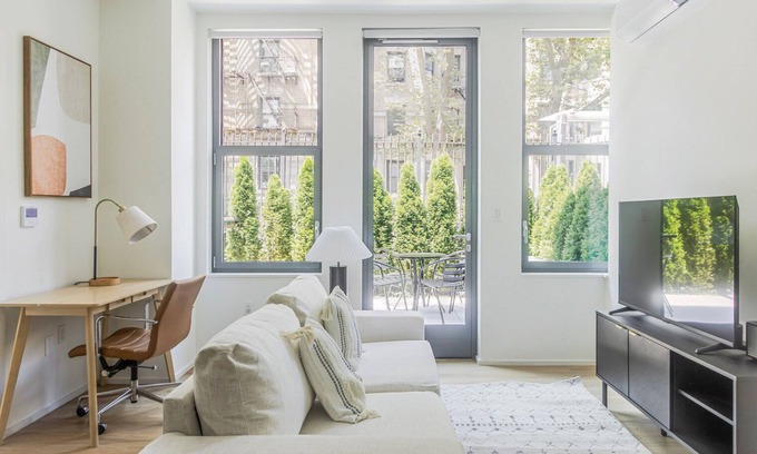Crown Heights Apartment | Blueground | Crown Heights, balcony, nr Prospect Park