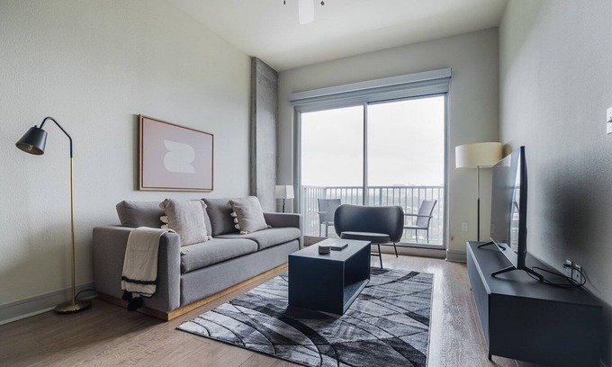 West End Apartment | Blueground | Downtown 1bd apartment