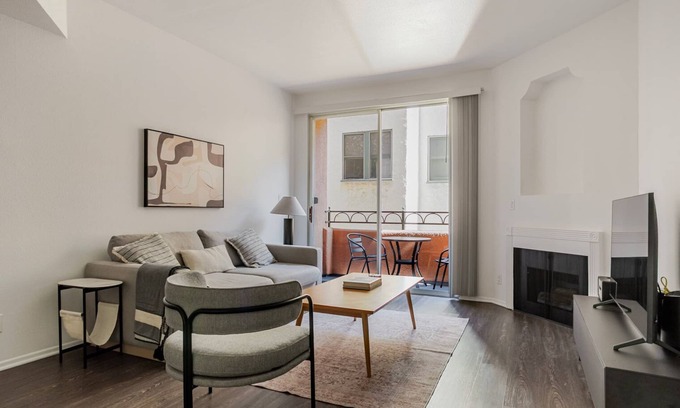 La Brea Apartment | Blueground | La Brea, rooftop, nr La Brea Tar Pits
