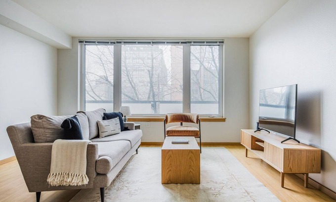 Lower Queen Anne Apartment | Blueground | Lower Queen Anne, rooftop, nr Space Needle