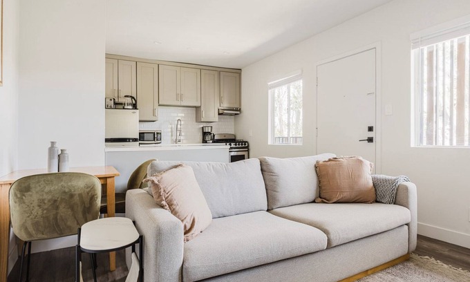 Culver - West Apartment | Blueground | Mar Vista, nr Venice Beach & w/d