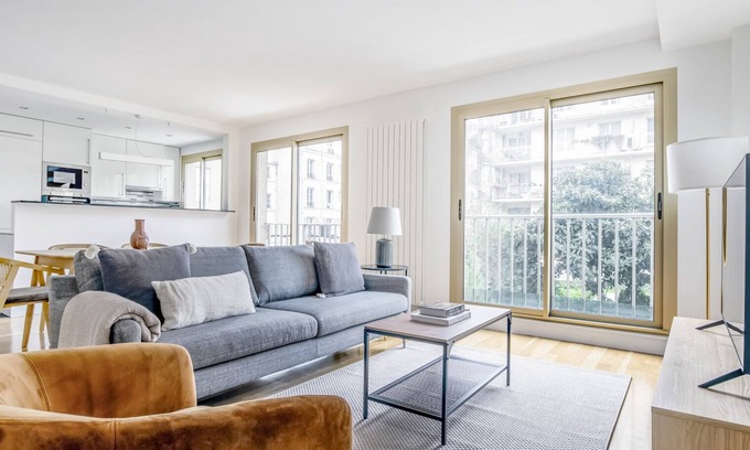 Quartier de la Goutte-d'Or Apartment | Blueground | Montmartre, furnished, elevator