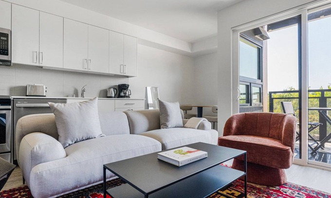 University District Apartment | Blueground | Ravenna, rooftop, nr University Park