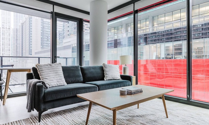 Streeterville Apartment | Blueground | River North, balcony & pool, nr Pier