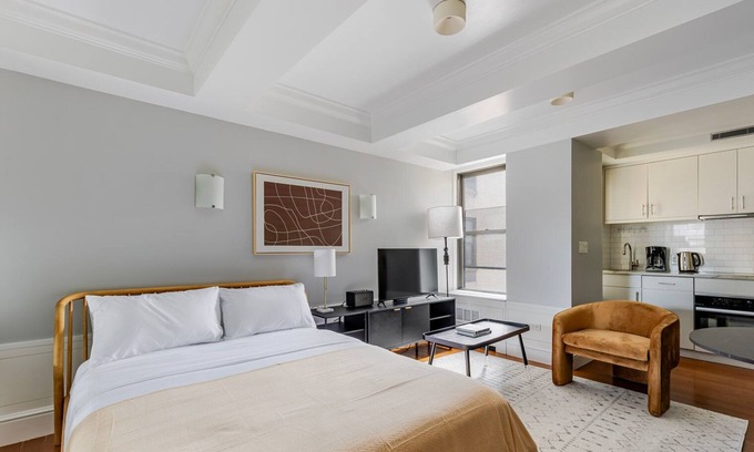Lincoln Square Apartment | Blueground | Upper West Side, fitness, nr Central Park