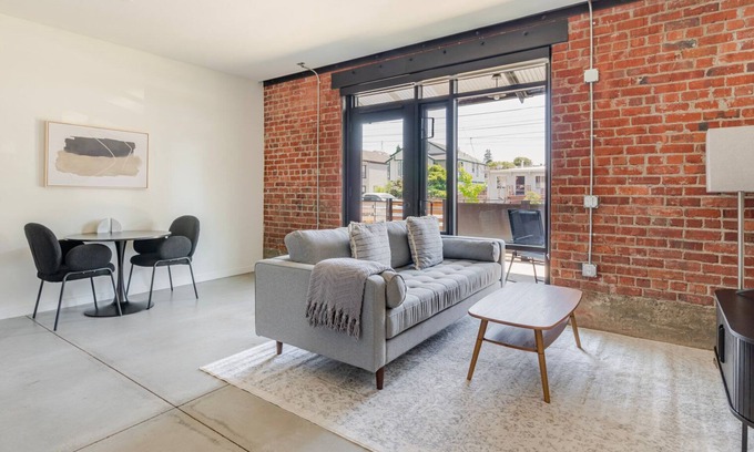 Alameda Apartment | Blueground | West Alameda, fitness center, nr Park