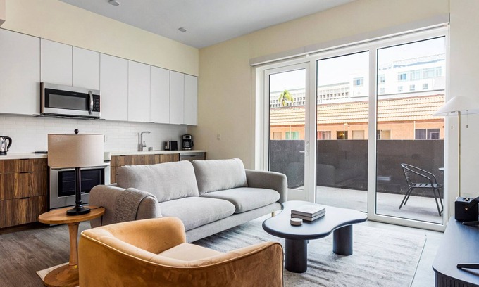 Wilshire Center Apartment | Blueground | Wilshire Center, balcony, nr The Grove