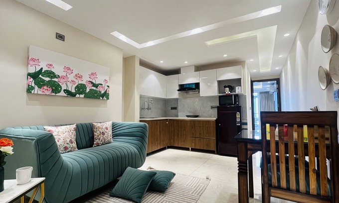 Sector 14 Hotel | BluO 1BHK Suite - Balcony, Gym, Lift, Parking