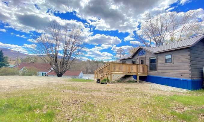Twin Mountain Cabin | BMV1 Awesome "Tiny Home" A/C, Mountain Views, Minutes to Skiing, Hiking, Attractions, Dog Friendly!