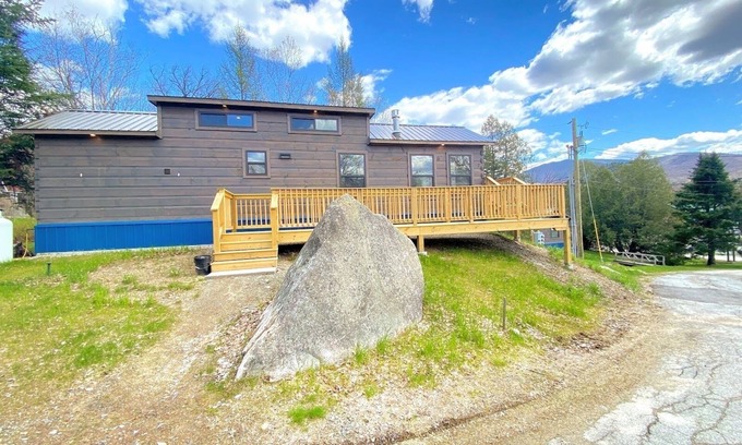Twin Mountain Cabin | BMV2 Awesome "Tiny Home" A/C, Mountain Views, Minutes to Skiing, Hiking, Attractions, Dog Friendly!