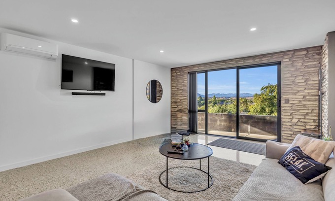 Luggate House | Bnew 1br Minimalist Style Unit