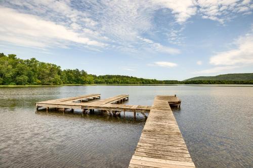 Fackler House | Boat and Swim Lake Guntersville Family Home