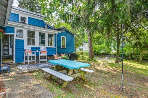 Sherrodsville House | Boat and Unwind! Charming Atwood Lake Farmhouse