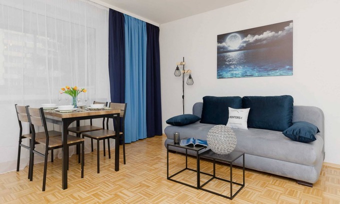 Gorce Apartment | Bogatyńska 8 | Spacious Apartment | Desk