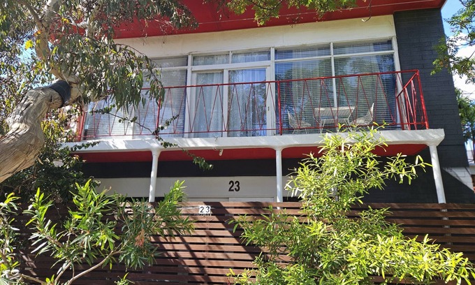 Semaphore House | Bohemian Beach Bliss 1 mins walk to the beach and 3 mins to Sema4 shops!