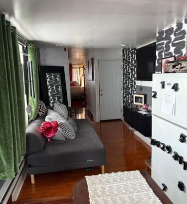 North Philadelphia West Apartment | Bohemian Chic in Urban Terrain, Dell Music Center