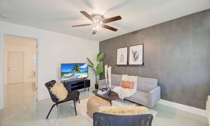Riverside Park Apartment | Boho Apt. 4 - Near Beach| Airport | Cruise Port
