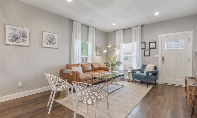 Tulsa House | BOHO Bungalow|KS Bed|Near Expo/Downtown/TU