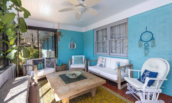 Charlotte House | Boho by the Water! 1750sqft - Fishing & sleeps 11!