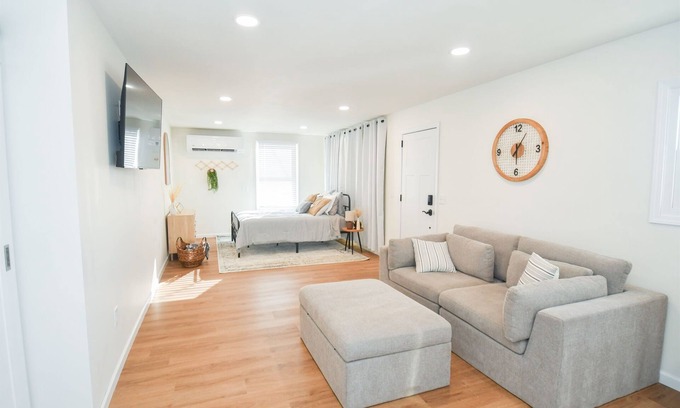 Walnut Creek Apartment | Boho Studio Downtown Amish Country + Scenic Views
