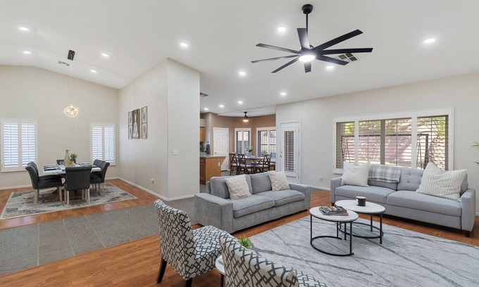 McCullough Hills House | Bold Blue Retreat 3Bd 3Bath Henderson with WiFi, AC