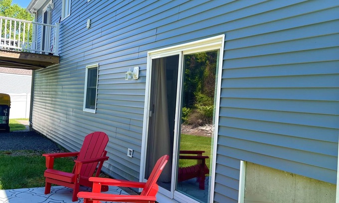 Bonnet Shores House | Bonnet Shores 6 Bed 3 Bath in Bonnet on Neighborhood shuttle to Beach